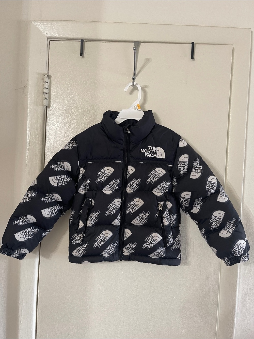 THE NORTH FACE RETRO NUPTSE LOGO PRINT ON BLACK JACKET KIDS SIZE XXS 3-5 Yrs